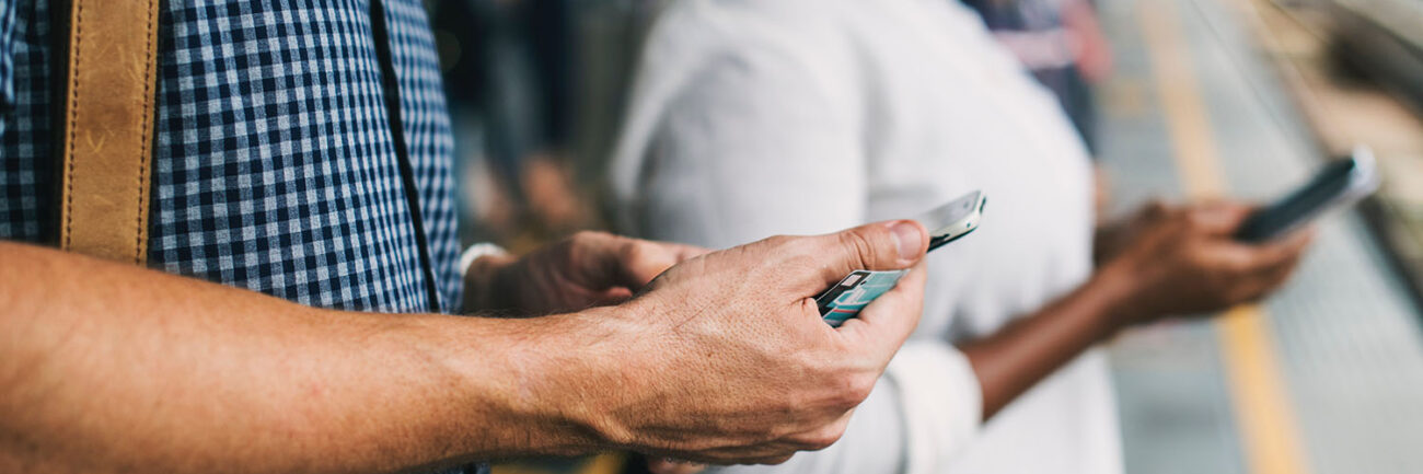 people-on-mobile-phones